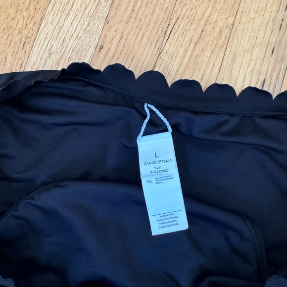 Scalloped V-Neck Top & Classic Bikini Set - Picture 5 of 7